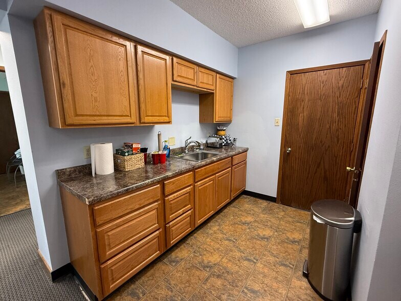 More Photos Of 1801 Fuller Rd, West Des Moines Flex For Sale