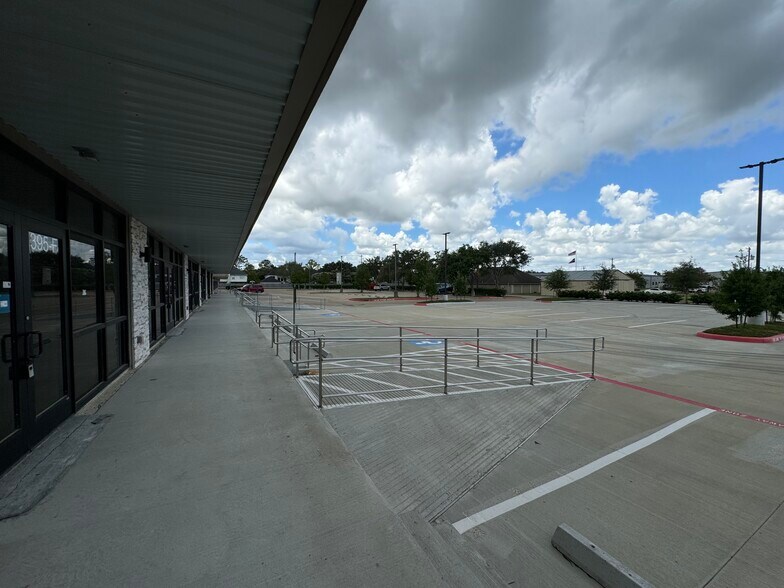 More Photos Of 395 Columbia Memorial Parkway, Kemah Storefront Retail Office For Lease