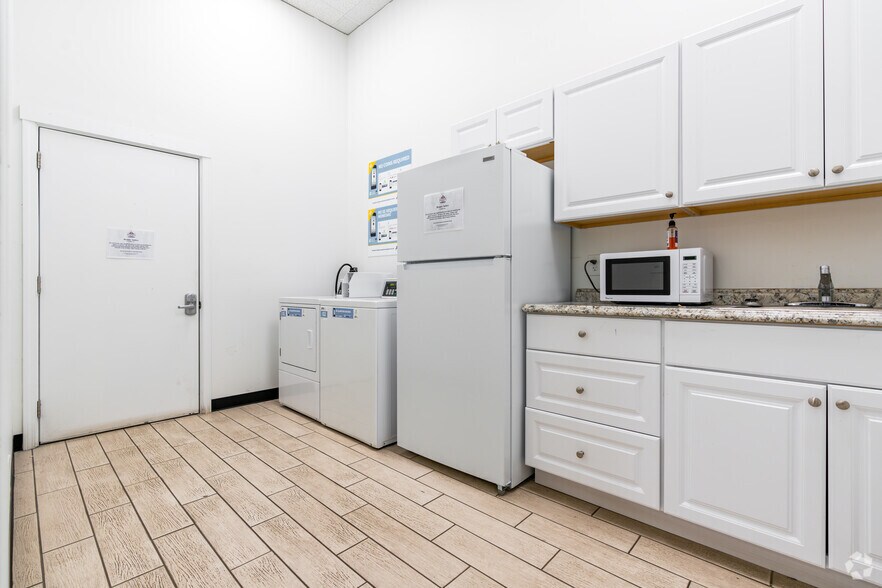 More Photos Of 4244-4944 Poplar Level Rd, Louisville Unknown For Lease