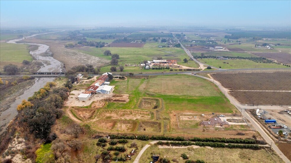 More Photos Of 10513 Road 236, Terra Bella Warehouse For Lease