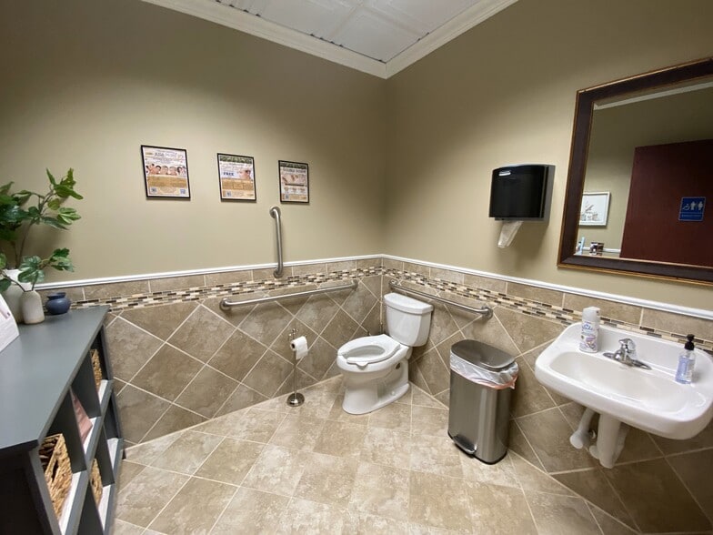 More Photos Of 209-211 Walnut Blvd, Rochester Medical For Lease