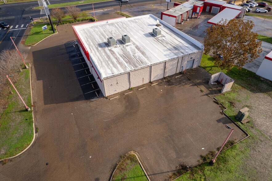 More Photos Of 10765 Leopard St, Corpus Christi Freestanding For Sale