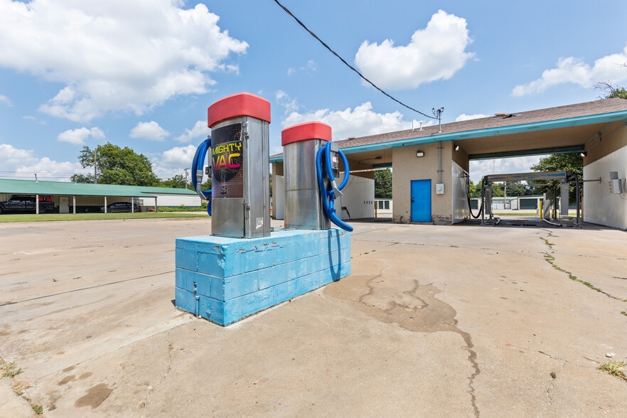 More Photos Of 1003 N Main St, Tonkawa Carwash For Sale