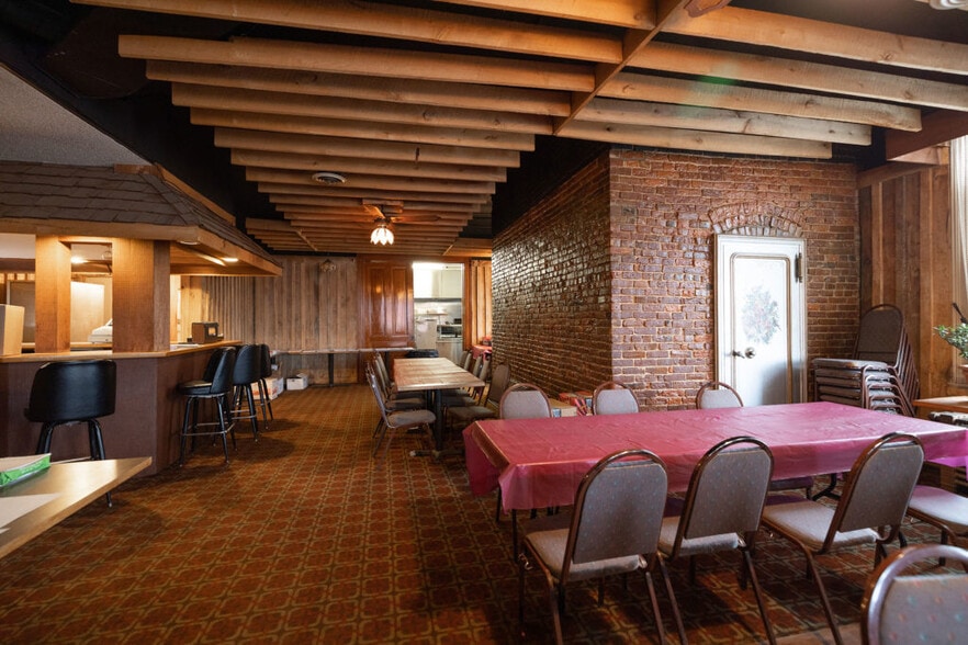 More Photos Of 100 S Washington St, Lake City Restaurant For Sale