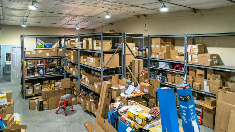 More Photos Of 1818 Greenleaf Ln, Leesburg Warehouse For Sale