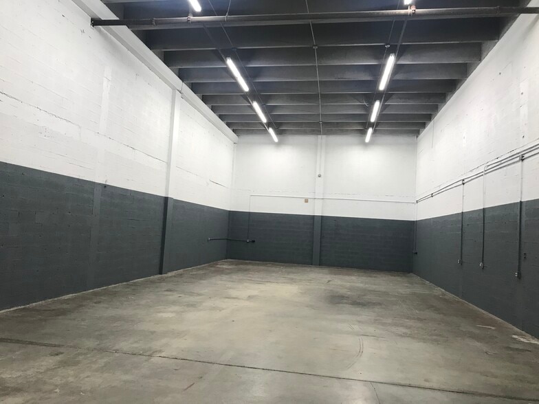 More Photos Of 6820-6856 NW 77th Ct, Miami Warehouse For Lease