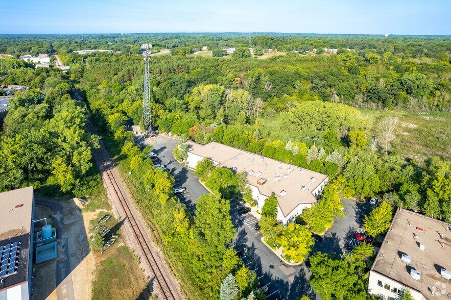 More Photos Of 5852-5870 Baker Rd, Minnetonka Unknown For Lease