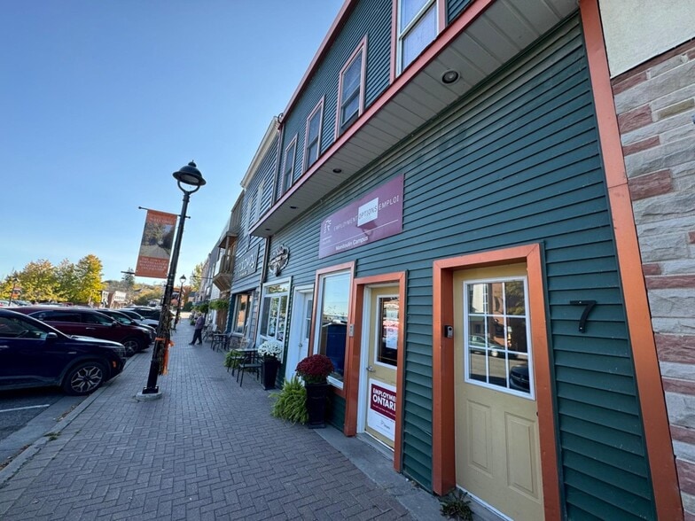 More Photos Of 7 E Water St, Little Curren Storefront Retail Residential For Sale
