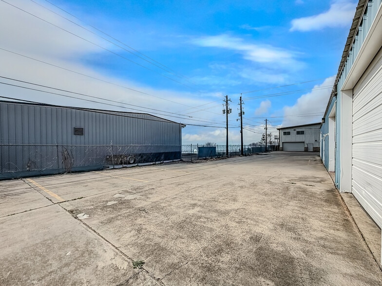 More Photos Of 3801 Saturn Rd, Corpus Christi Warehouse For Sale