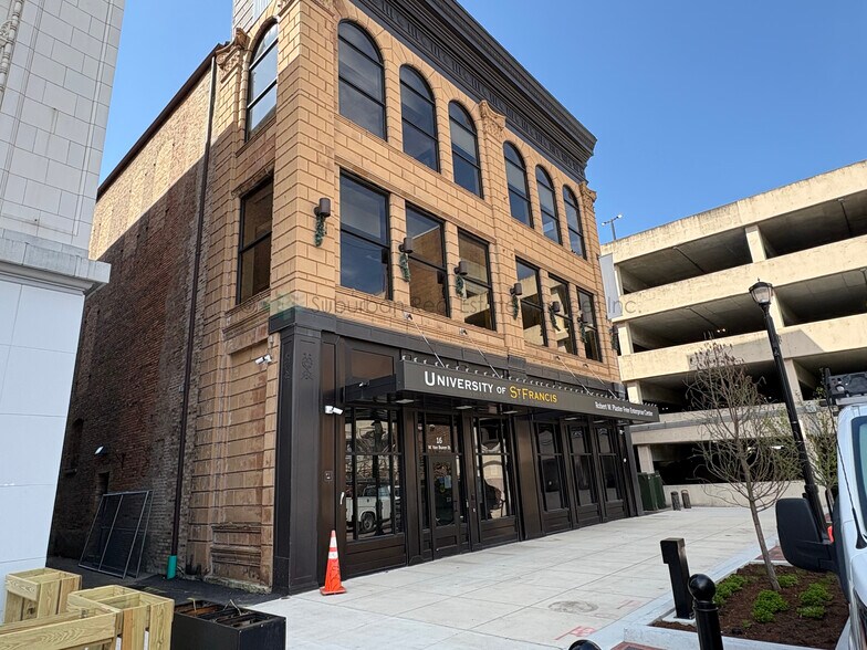 More Photos Of 16-18 W Van Buren St, Joliet Office Residential For Sale