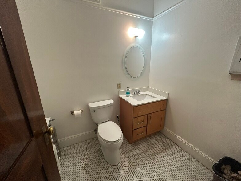 More Photos Of 1410 Jackson St, Oakland Office For Sale
