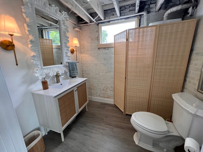 More Photos Of 1004 W Broadway Ave, Maryville Office For Lease