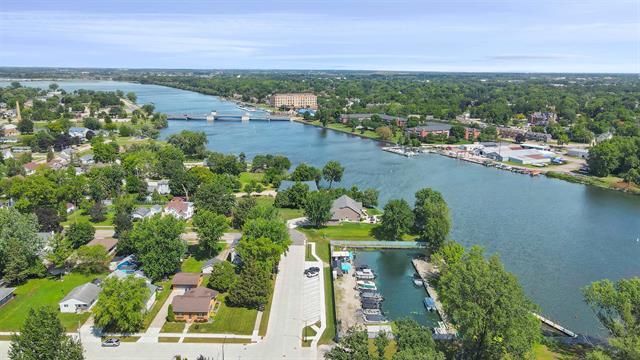 More Photos Of 1000 Bauman St, Oshkosh Marina For Sale