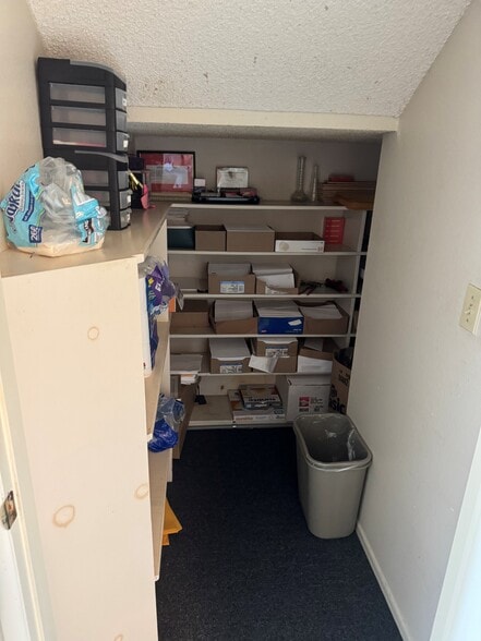 More Photos Of 711 W 17th St, Costa Mesa Light Manufacturing For Sale