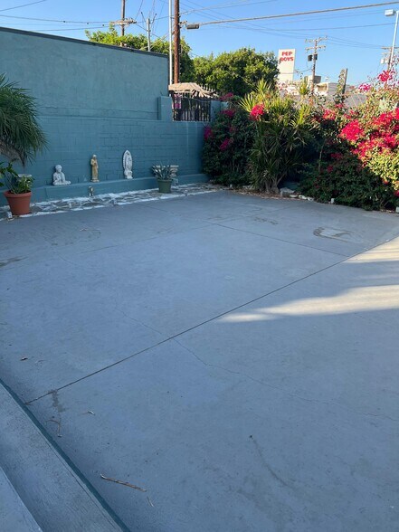 More Photos Of 5221 E Beverly Blvd, East Los Angeles Storefront Retail Residential For Sale