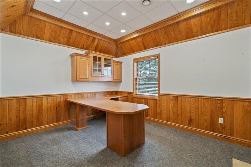 More Photos Of 114 Oil Ln, Hunker Office For Lease