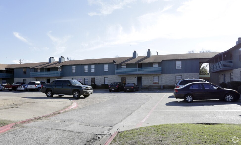More Photos Of 2212 W Davis St, Dallas Multifamily For Sale