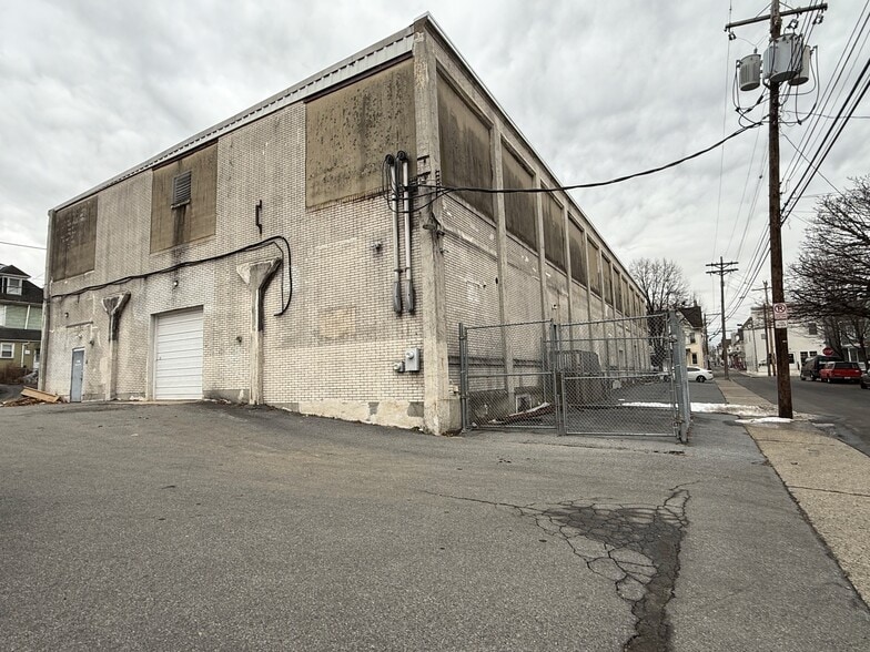 More Photos Of 1298 Spruce St, Easton Light Manufacturing For Lease
