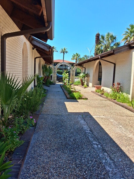 More Photos Of 1601 Broadway St, Galveston Assisted Living For Sale