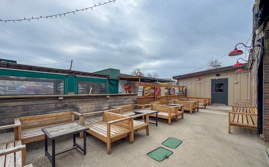 More Photos Of 1211 W Hickory St, Denton Bar For Lease