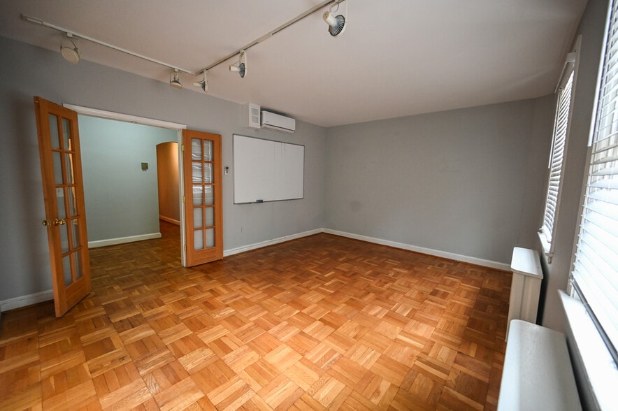 More Photos Of 2605-2609 24th St NW, Washington Restaurant For Lease