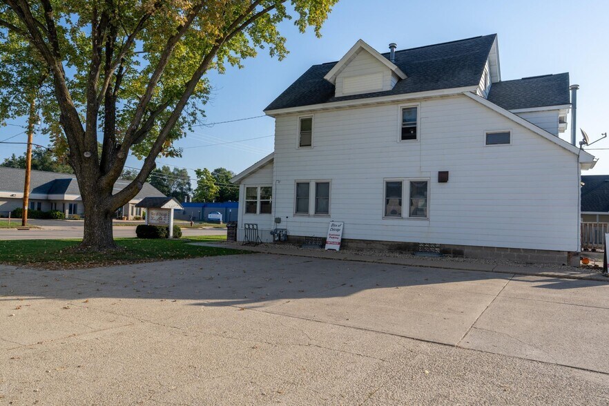 More Photos Of 507 W Wisconsin St, Sparta Flex For Sale