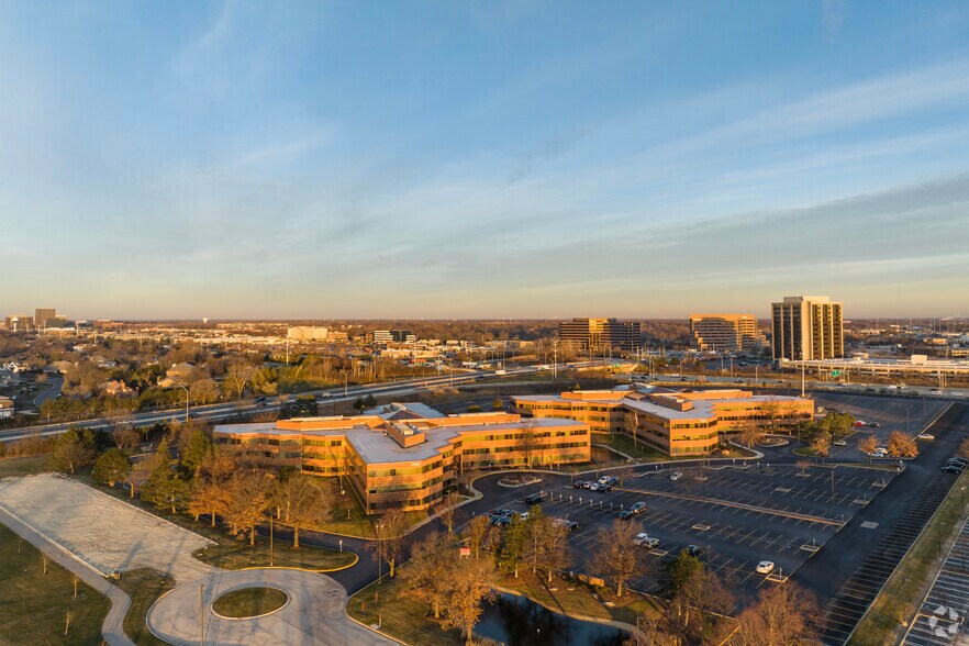 More Photos Of 1520 Kensington Rd, Oak Brook Office For Lease