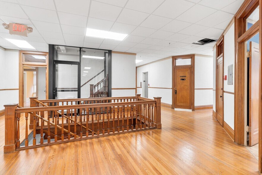 More Photos Of 410 W Main St, Leesburg Office For Lease