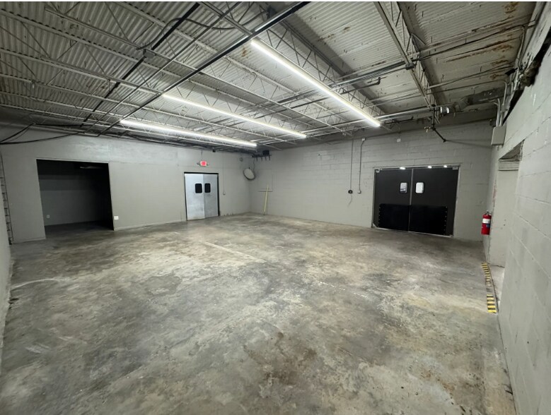 More Photos Of 215-219 Lovvorn Rd, Carrollton Warehouse For Lease