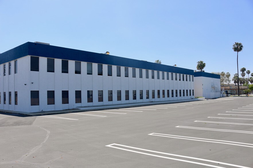 More Photos Of 1360 S Anaheim Blvd, Anaheim Office For Sale