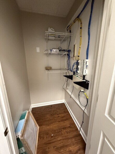 More Photos Of 600 E Main St, Radford Office For Lease