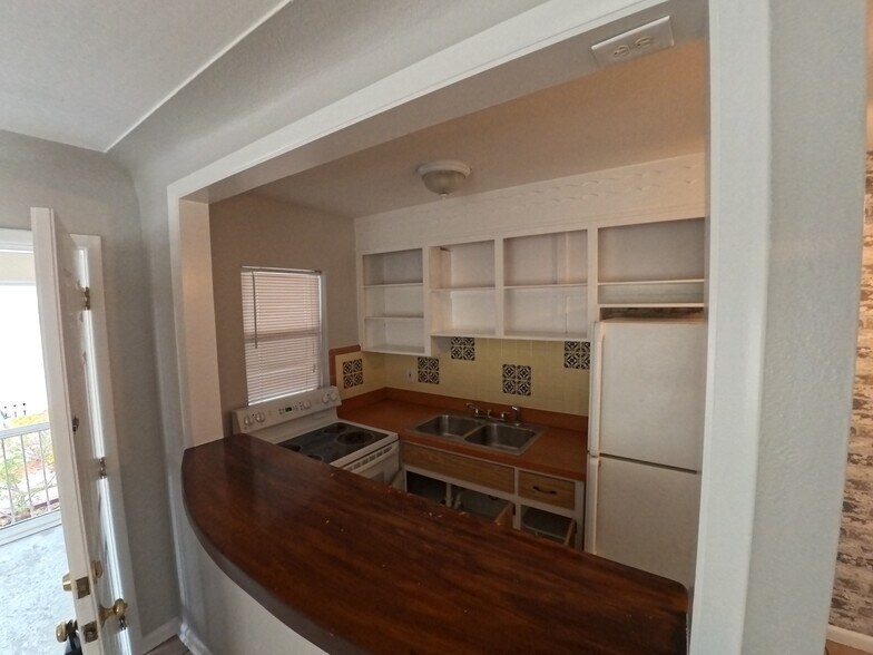More Photos Of , Saint Petersburg Multifamily For Sale