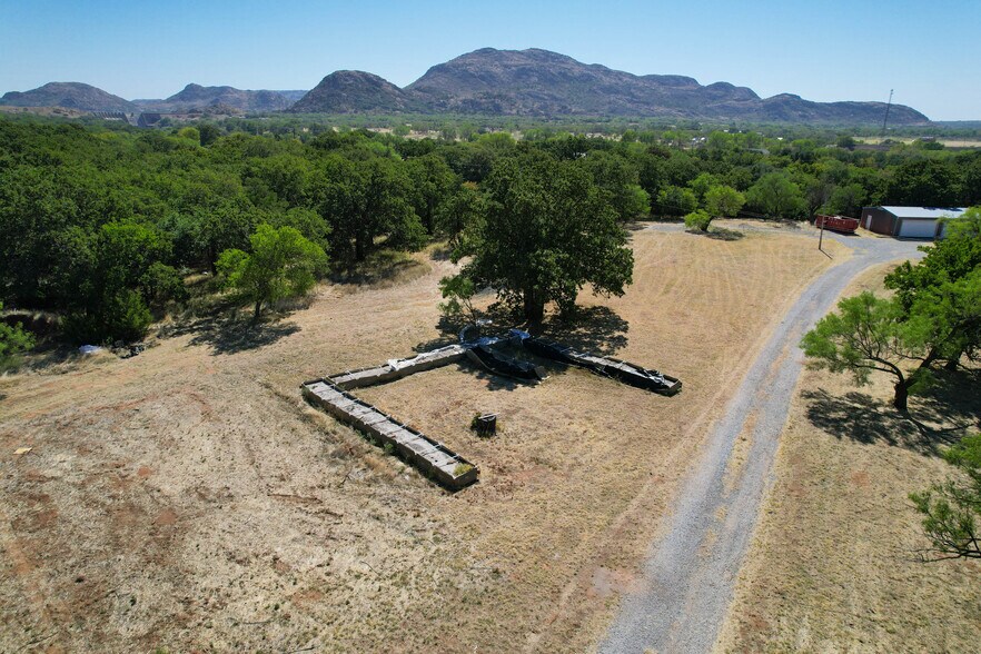 More Photos Of 42851 E County Road 1470, Lone Wolf Land For Sale