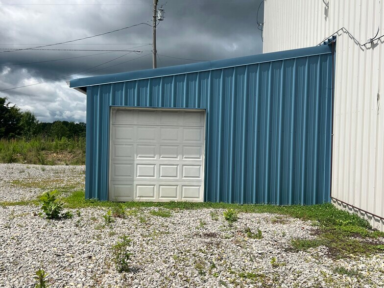 More Photos Of 819 Industrial Rd, Centerville Manufacturing For Sale