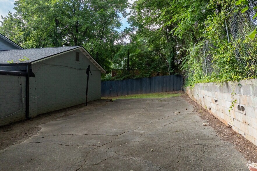 More Photos Of 20 Griffin St, Atlanta Multifamily For Sale