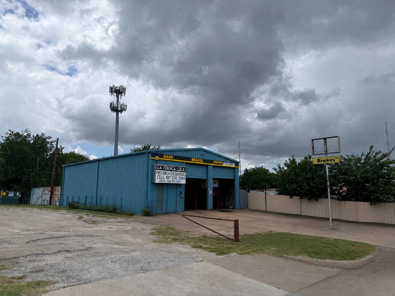 Primary Photo Of 3420 South Fwy, Fort Worth Warehouse For Sale