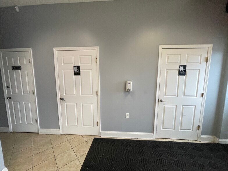 More Photos Of 9075-9125 Antique Way, Manassas Warehouse For Lease