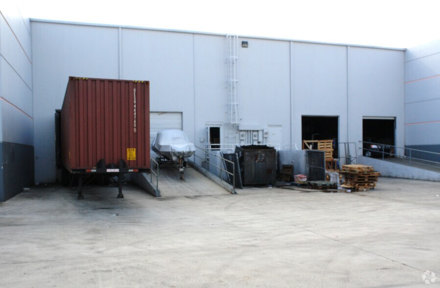 More Photos Of 1071-1077 SW 30th Ave, Deerfield Beach Distribution For Lease