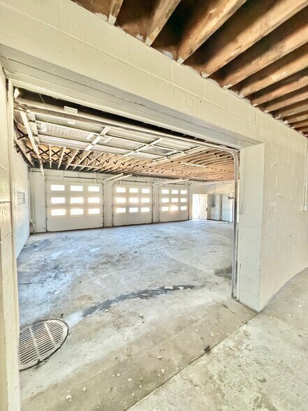 More Photos Of 2043 Minnesota st, Indianapolis Flex For Sale