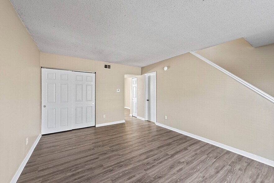 More Photos Of 856 Park Brook Trl, Birmingham Apartments For Sale