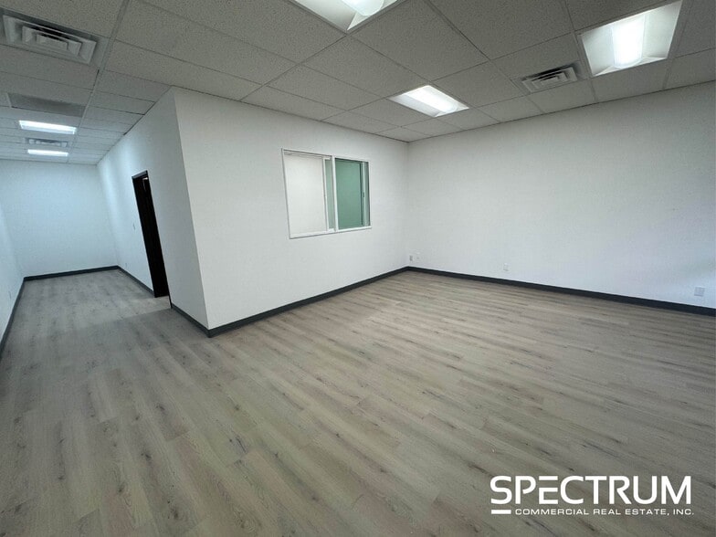 More Photos Of 21101-21163 Victory Blvd, Canoga Park Storefront Retail Office For Lease