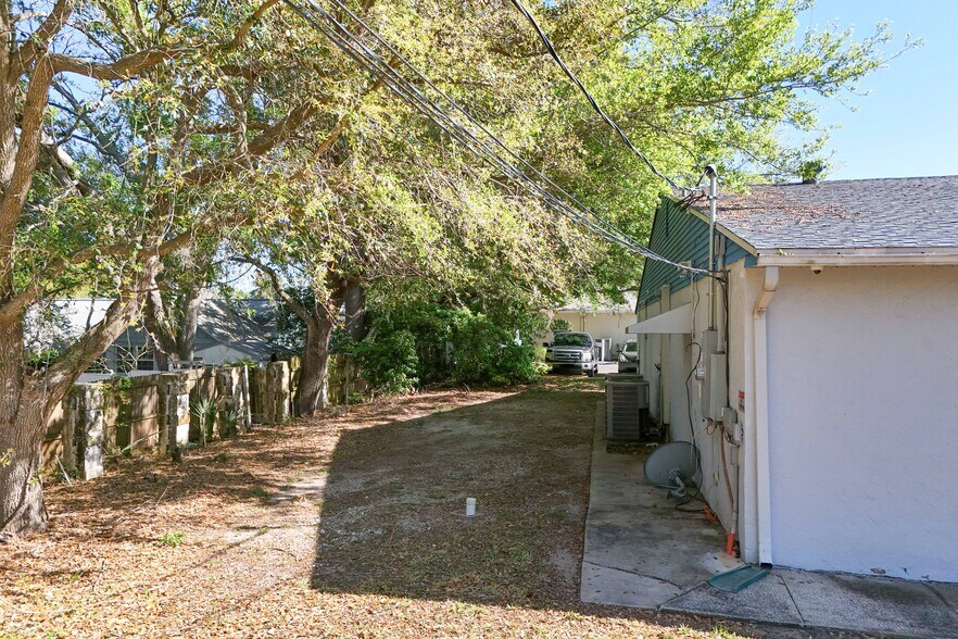 More Photos Of 205 E Burleigh Blvd, Tavares Office For Sale