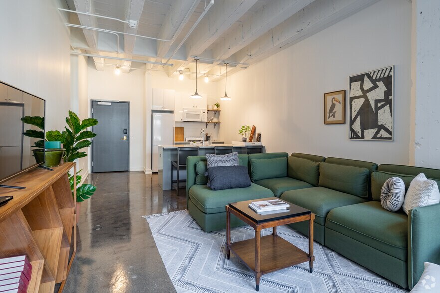 More Photos Of 5050 N Broadway St, Chicago Apartments For Lease