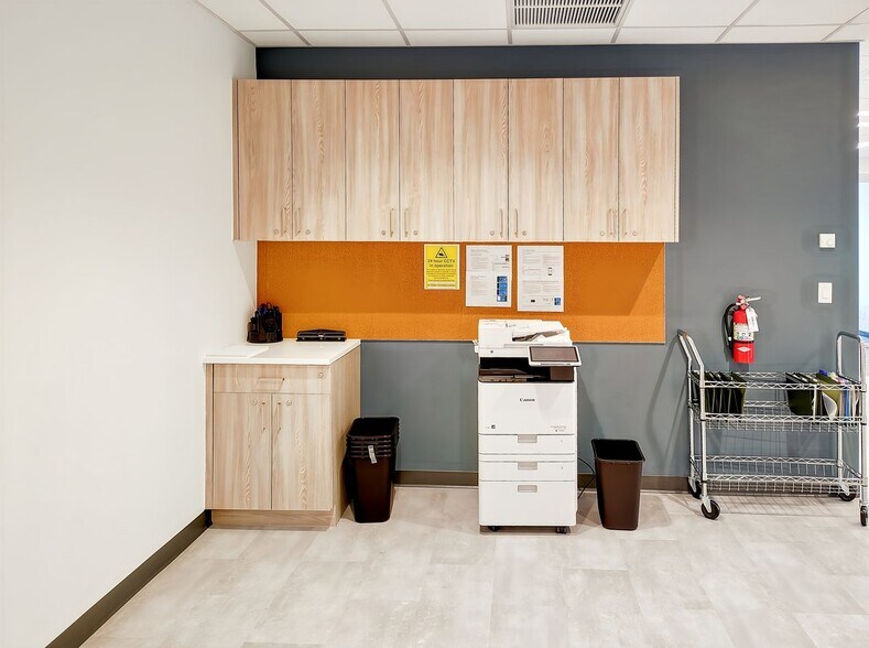 More Photos Of 3003 Tamiami Trl N, Naples Coworking Space