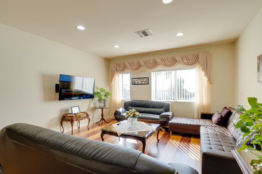 More Photos Of 1517 E Washington Blvd, Pasadena Storefront Retail Residential For Sale