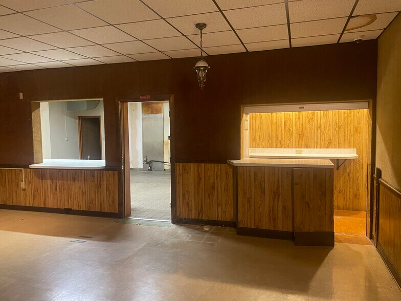 More Photos Of 11 W King St, Littlestown Storefront Retail Office For Sale