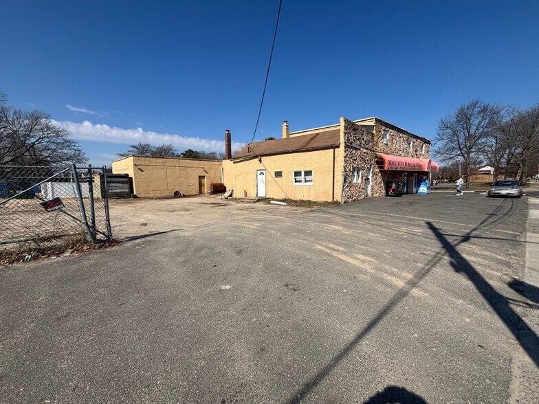 More Photos Of 125 Carleton Ave, Central Islip Freestanding For Sale