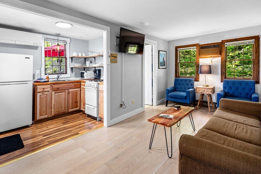 More Photos Of 2076 Atlantic Hwy, Lincolnville Hotel For Sale