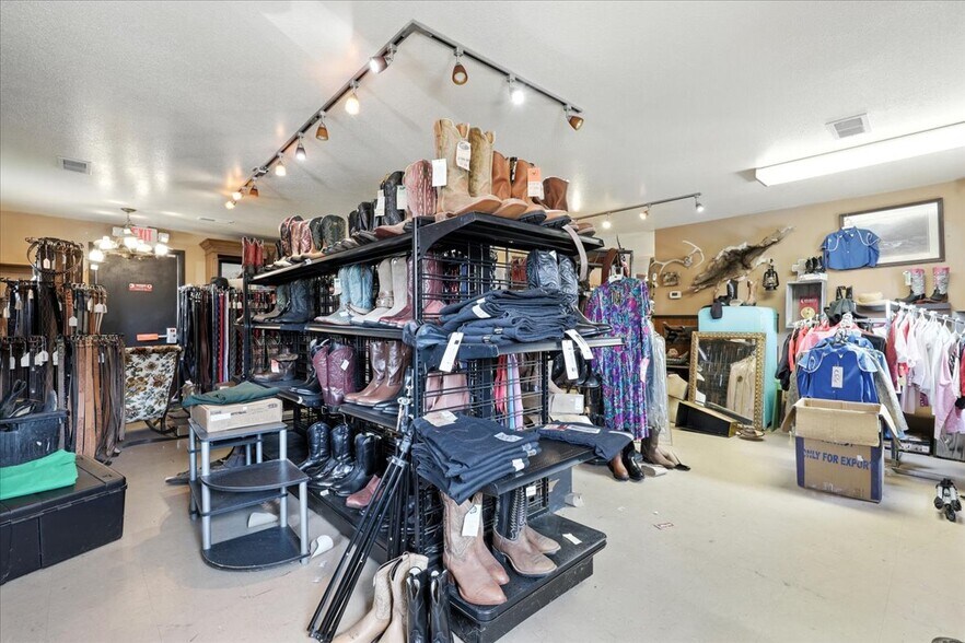 More Photos Of 2101 E Raccoon Valley Rd, Heiskell Garden Center For Sale