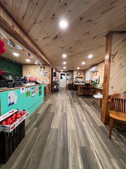 More Photos Of 213 Missouri St., Franklin Garden Center For Sale